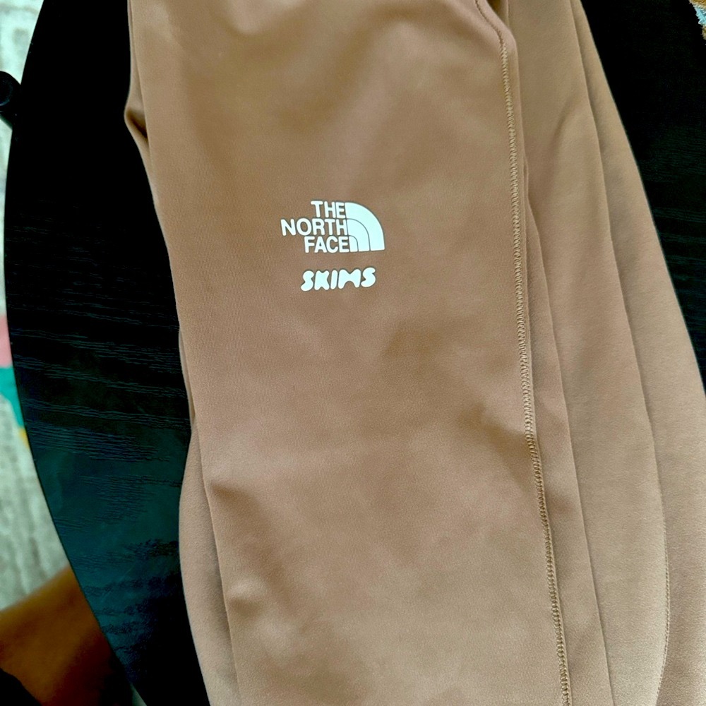 ✨✨Brand New With Tags✨✨ Skims x North Face Collab!! Leggings!!